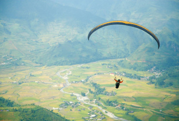 Bay dù lượn từ đỉnh Lang Biang Đà Lạt đến cây thông cô đơn